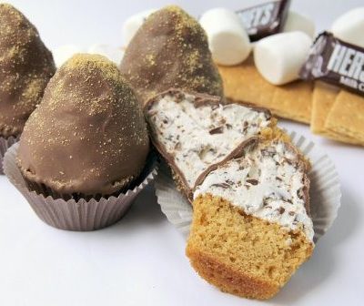 S'mores that you don't have to pull out the hibachi for? Yes please! Chunky S'mores Cupcakes Recipe