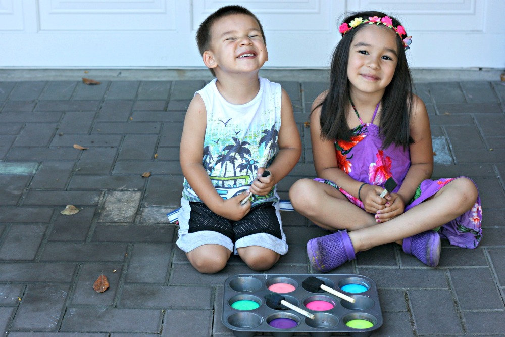 Looking for a fun outdoor summer activity with the kids Check out this Easy DIY Chalk Paint made using ingredients you already have at home! A fun kids summer art project