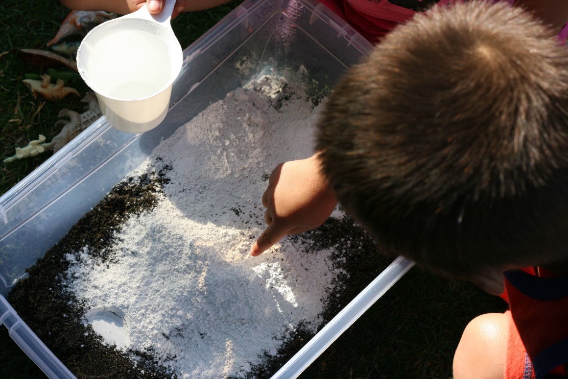 Make your own dinosaur excavation sensory bin. Perfect for palaeontologists to be
