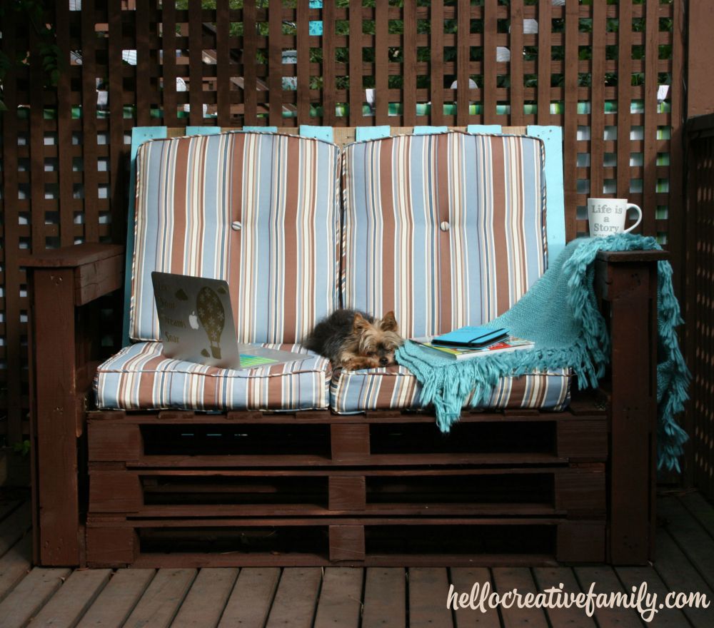Learn to make patio furniture with pallets with this DIY Dads DIY Outdoor Pallet Couch. A great weekend project from Hello Creative Family.