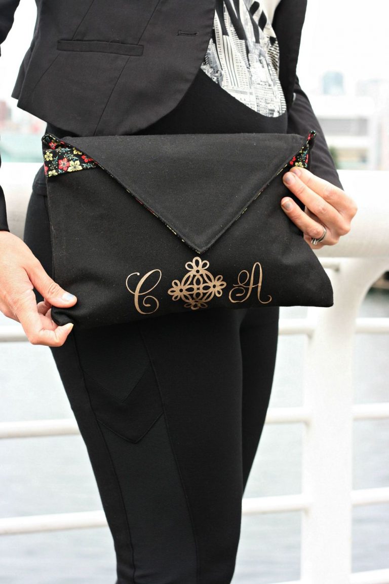 In celebration of the release of Cricut's Gold Edition, Hello Creative Family shares how to update a clutch purse with a gold glitter monogram.