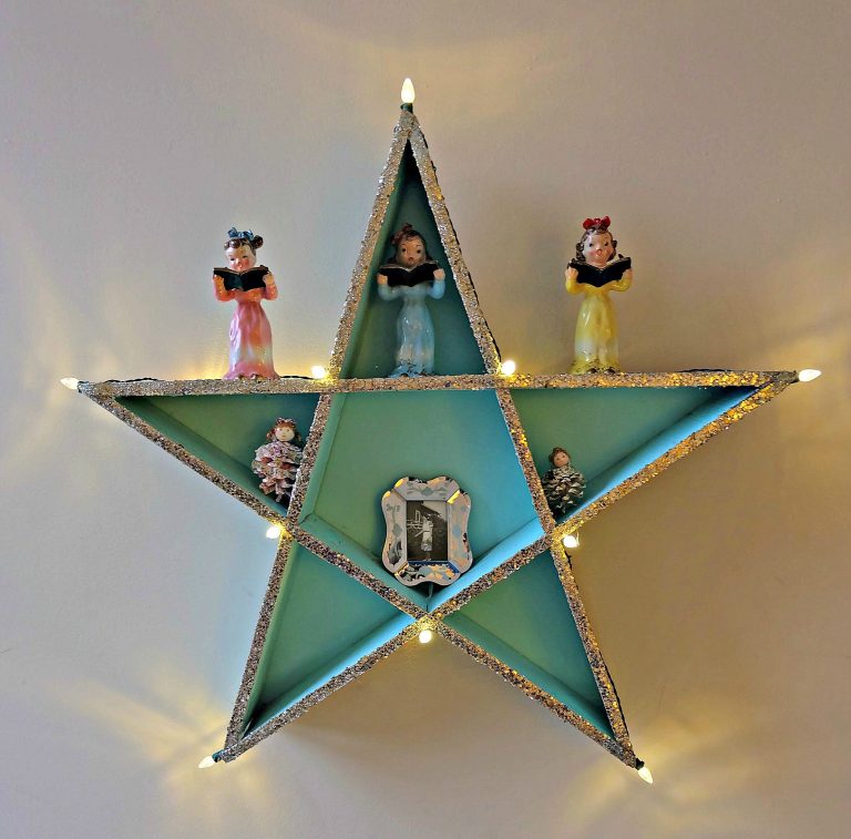 How To Build a Lighted DIY Star Shelf That's Perfect For Ornaments
