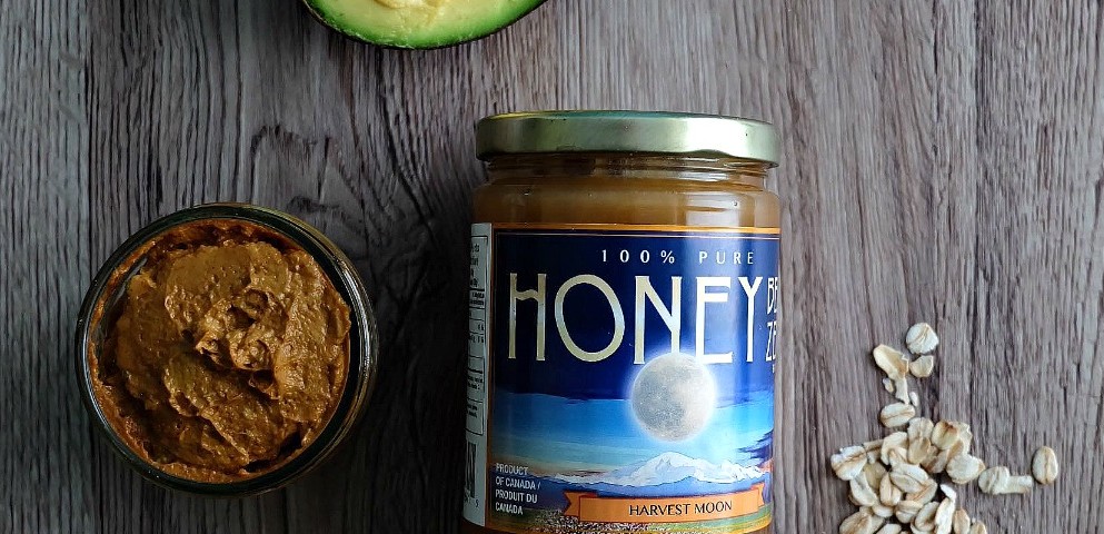 Cut the chemicals & revitalize your skin with this DIY Hydrating Face Mask Recipe. Filled with avocado, honey, oatmeal and other ingredients skin will love.
