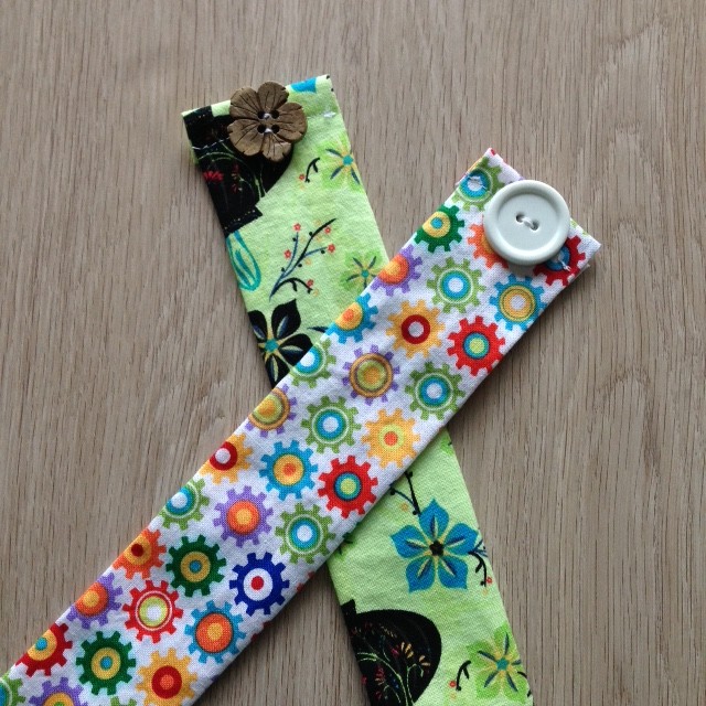 What a great beginner sewing project idea! It would make a great kid's craft project too! This 5 minute sewing project gives you step by step instructions, with photos for each step, on how to make a 5 minute fabric scrap bookmark! These would make great teacher gift ideas, stocking stuffer ideas, or father's day or mother's day gifts! 