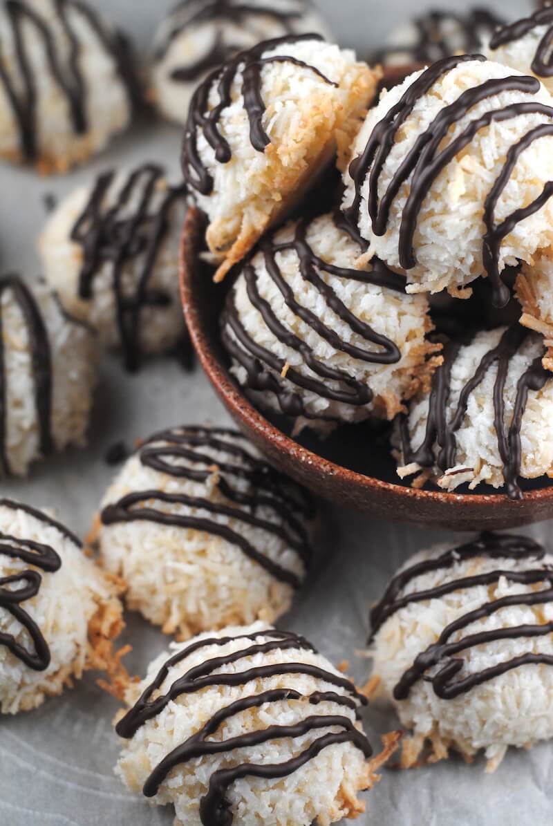 27+ Cookie Recipes Perfect For Christmas Cookie Exchanges- Vegan Coconut Chocolate Macaroons Recipe from The Blenderist