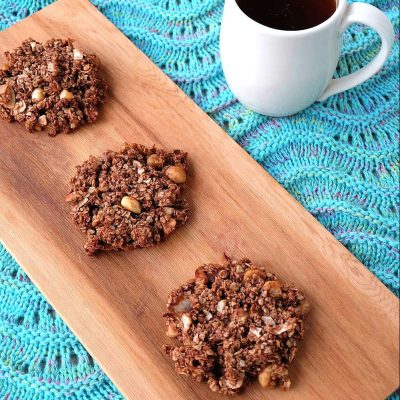 Looking for a delicious, easy and healthy breakfast idea? This chocolate coconut macadamia nut healthy breakfast cookie recipe is a delicious and guilt free way to start the day! Perfect for breakfast on the go, its gluten free, low in sugar, dairy free and packed with superfoods like raw cacao and flax seeds! Freeze extras for breakfast meal planning!