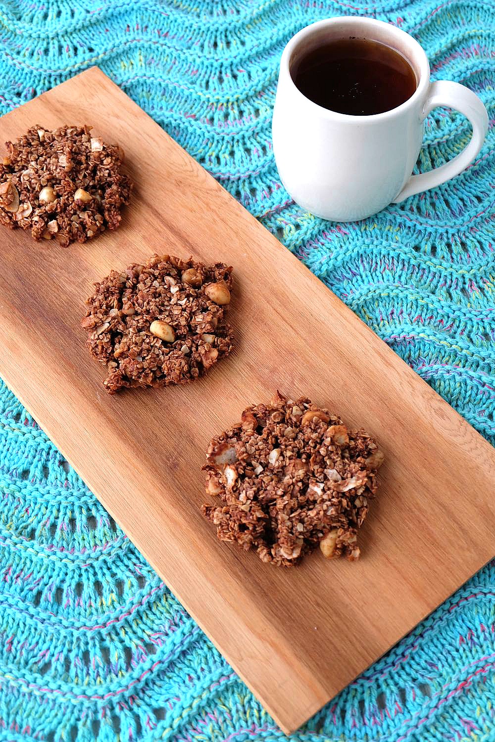 Looking for a delicious, easy and healthy breakfast idea? This chocolate coconut macadamia nut healthy breakfast cookies recipe is a delicious and guilt free way to start the day! Perfect for breakfast on the go, its gluten free, low in sugar, dairy free and packed with superfoods like raw cacao and flax seeds! Freeze extras for breakfast meal planning! 