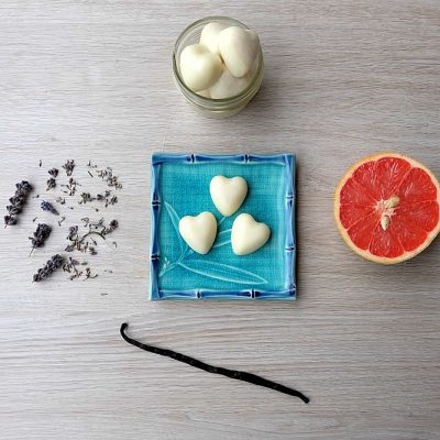 The perfect all natural solution for dry skin and cracked hands! These Easy DIY Lotion Bars Recipe are simple to make and would make a wonderful handmade gift idea! Perfect for teacher gifts, candy free Easter Egg stuffers, stocking stuffers and Valentine's day gifts!