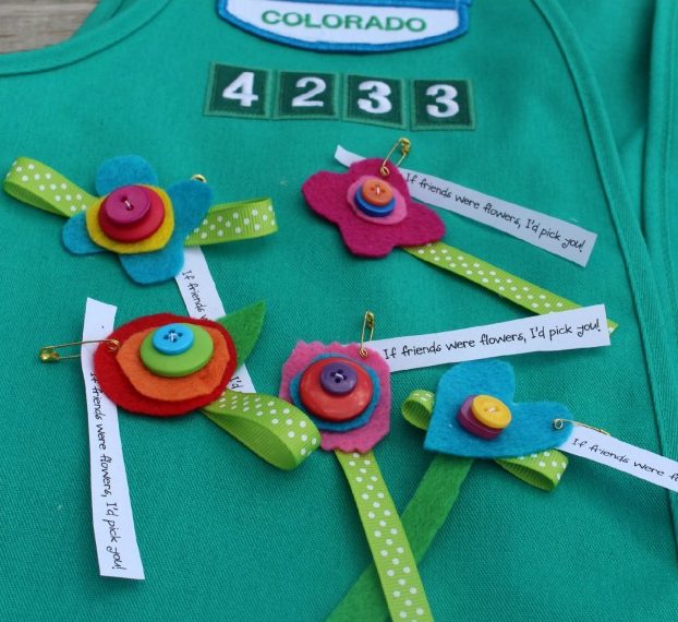 Looking for some inspiration for Girl Guide and Girl Scout SWAPS? Check out these 27+ easy and adorable SWAPS ideas and projects that kids can craft! 