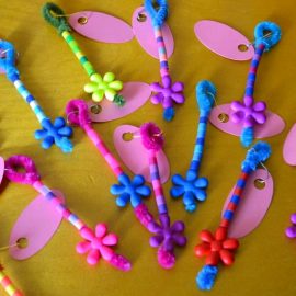Pipe Cleaner and Bead Flower SWAPS Idea from Mommy Snippets