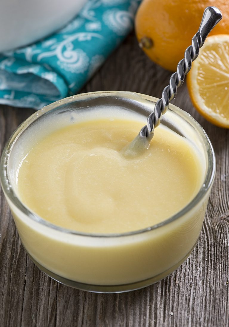 Homemade lemon curd is a delicious topping for scones, biscuits and cakes. Do you know that it's easy to make? In Hello Creative Family's newest Back To Basics article they share the simple steps for how to make meyer lemon curd recipe!