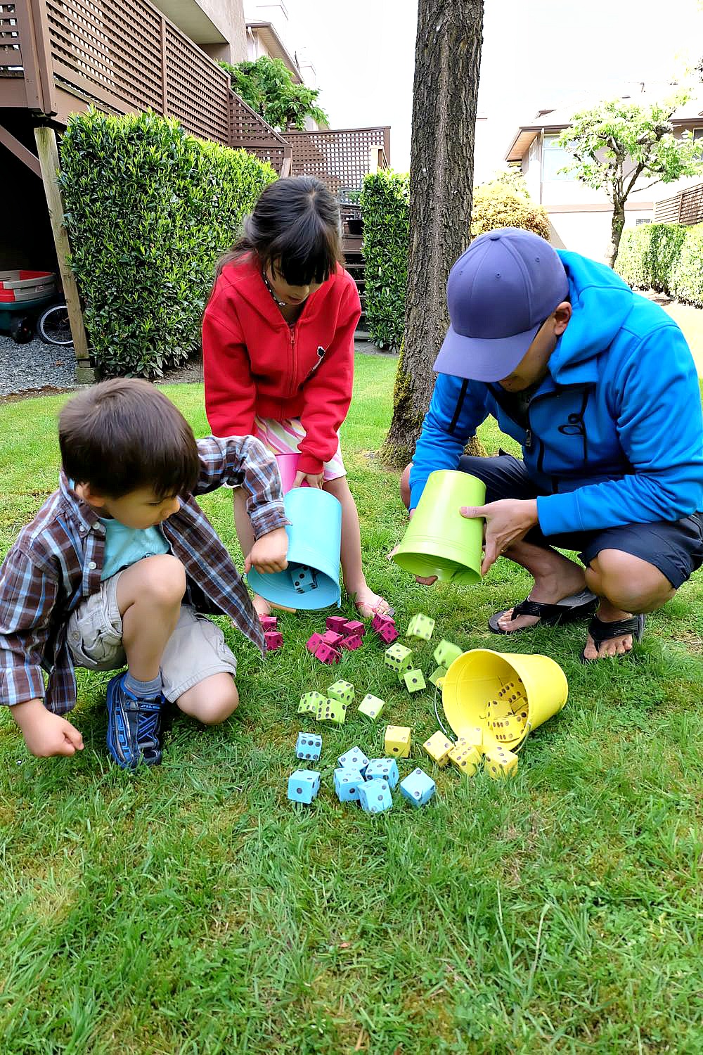Summer just got a whole lot more fun with this fabulous weekend family project! Create your own set of brightly colored, DIY Outdoor Yard Tenzi Dice with the fun #sponsored tutorial using Rustoleum spraypaint! 