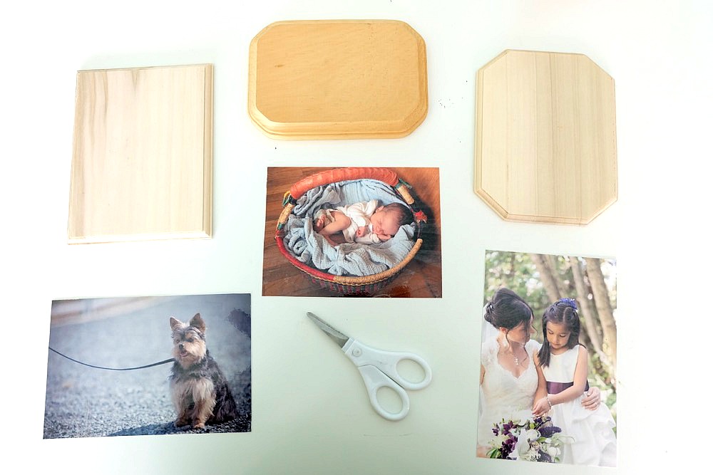 There are lots of photo to wood transfer projects out there, but a lot of them are challenging to do and take a long time. We've found the secret! Here is the Easiest Way To Transfer Photos To Wood In Minutes! It will give you perfect results every time! An easy handmade gift that is gorgeous, takes 15 minutes to make and is easy? Winning! The perfect gift idea for moms, dads, grandmas, grandpas, other family members and anyone who loves photography! #sponsored 