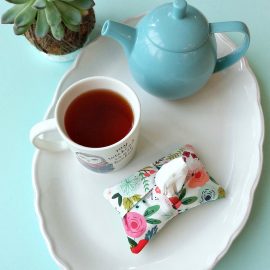 This free Cricut Maker Sewing Pattern makes the cutest travel kleenex holders that take 5 minutes to make! Perfect for stocking stuffers and teacher gifts and other small handmade gifts! The perfect use for fabric scrap. Great for a beginner sewing project! #CricutMade #cricutmaker #sewing #crafts