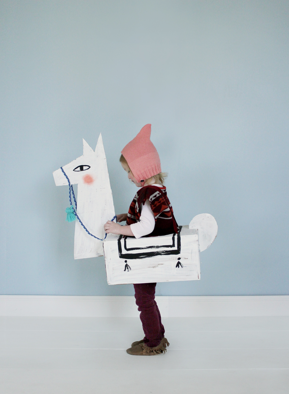 50+ Lovely Llama Crafts, Printables, SVG's DIY's, Food and Gift Ideas: Cardboard Llama Costume from Mer Mag