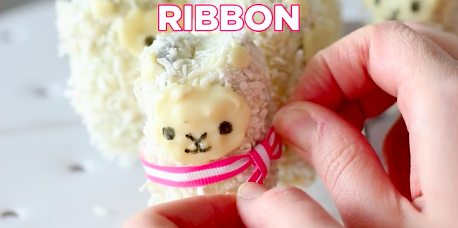 50+ Lovely Llama Crafts, Printables, SVG's DIY's, Food and Gift Ideas: Llama Cake Pops from Tastemade