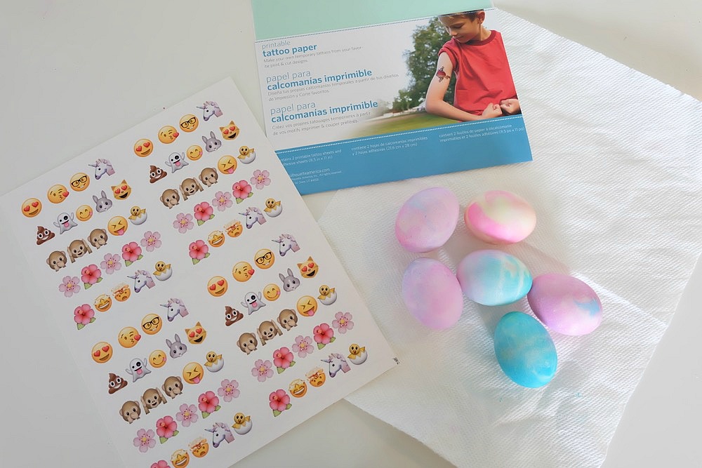 Hippity Hop! Easter is almost here and this fun project is perfect for the holiday! Make adorable DIY Emoji Easter Eggs with this fun tutorial that kids will love to craft! Shares instructions for dying the eggs with whipped cream and food coloring as well as applying the emojis with printable temporary tattoo paper! Includes the free printable too! #Easter #emojis #kidscrafts