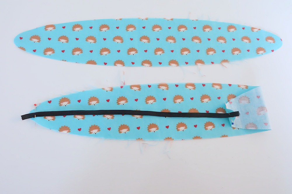 Bust out those fabric scraps and whip up this quick and easy sewing project! This 10 Minute Fabric Headband Sewing Tutorial will have you making a super cute hair accessory in minutes! Create this sewing project using the Cricut Maker. Also learn why a Cricut is the perfect tool if you are in a craft slump or want to learn to craft! #Cricut #sewing #hairaccessories #diy 