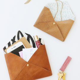 37+ Handmade Gift Ideas For Mom That She's Guaranteed To Love: DIY Envelope Clutch from Alice and Lois