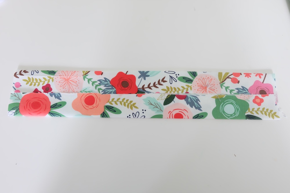 Every girl needs the perfect clutch, so why not make them! This easy sewing tutorial has step by step photos and instructions for making a DIY Wristlet Clutch Purse. Fit all of your essentials into this one little bag! Comes with a free cut file for making this craft project on the Cricut Maker. #Cricut #CricutMade #sewing #crafts