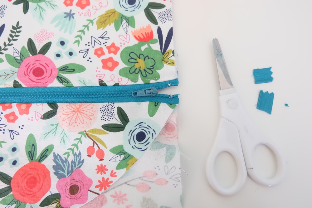 Every girl needs the perfect clutch, so why not make them! This easy sewing tutorial has step by step photos and instructions for making a DIY Wristlet Clutch Purse. Fit all of your essentials into this one little bag! Comes with a free cut file for making this craft project on the Cricut Maker. #Cricut #CricutMade #sewing #crafts