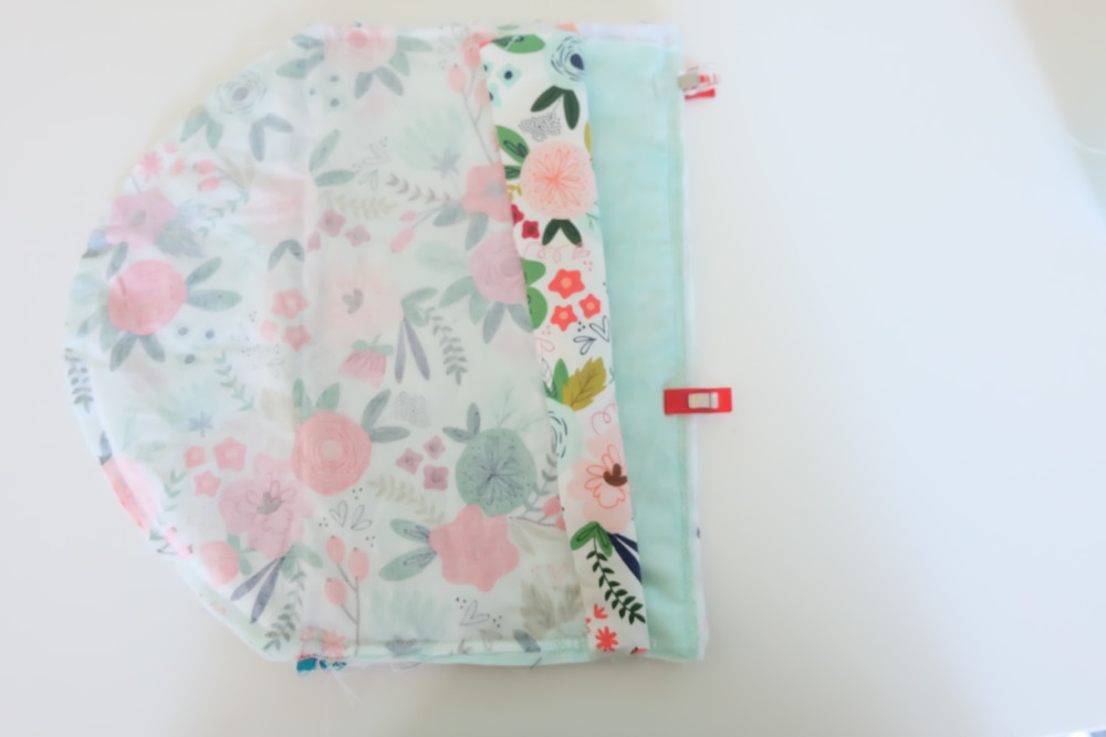 Every girl needs the perfect clutch, so why not make them! This easy sewing tutorial has step by step photos and instructions for making a DIY Wristlet Clutch Purse. Fit all of your essentials into this one little bag! Comes with a free cut file for making this craft project on the Cricut Maker. #Cricut #CricutMade #sewing #crafts