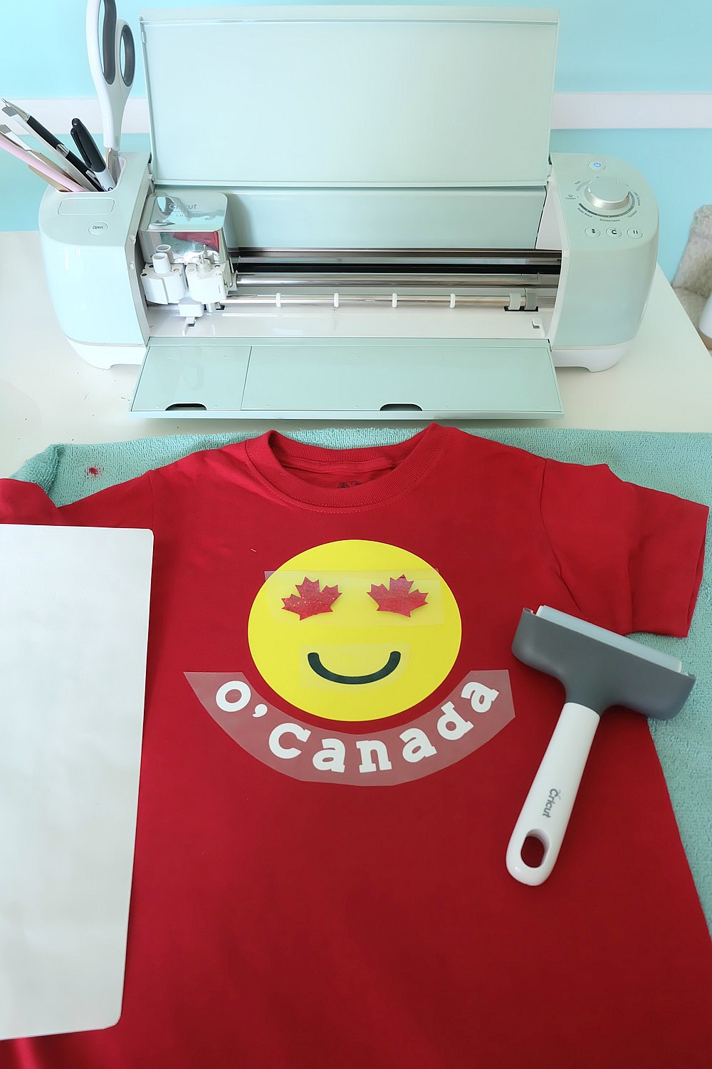 Celebrate your Canadian Patriotism and your love for emojis with one super cute shirt! This DIY Canada Emoji Shirt has maple leafs for the eyes and is perfect for Canada Day. Includes step by step instructions and photos along with the cut file. Perfect for making with your Cricut Explore Air or your Cricut Maker. Get crafting! #CricutMade #emojis #Cricut #CanadaDay #DIY