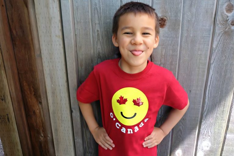 DIY Canada Emoji Shirt- Perfect for Canada Day