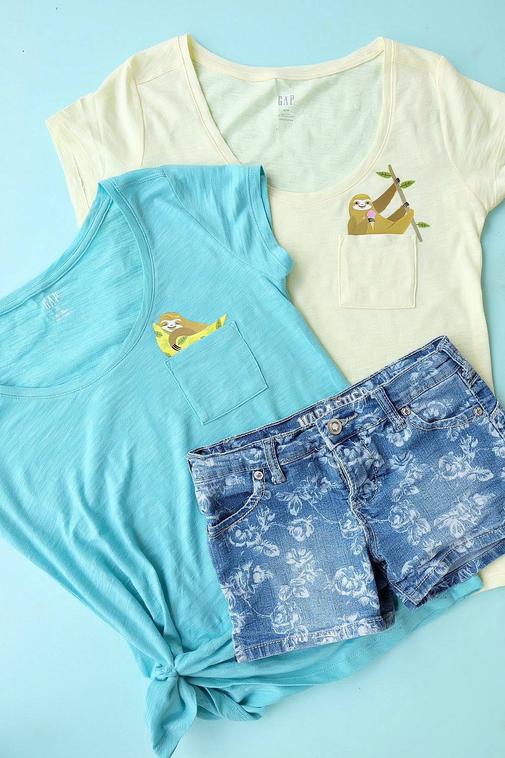 Super cute and easy to make, these DIY pocket animal shirts have an adorable sloth peeking out of the pocket! This craft project takes less than 5 minutes to make and is a great handmade gift! Perfect for back to school fashion, pocket shirts are the latest kids fashion trend! No cutting machine required! #DIY #Craft #KidsClothing #CricutMade