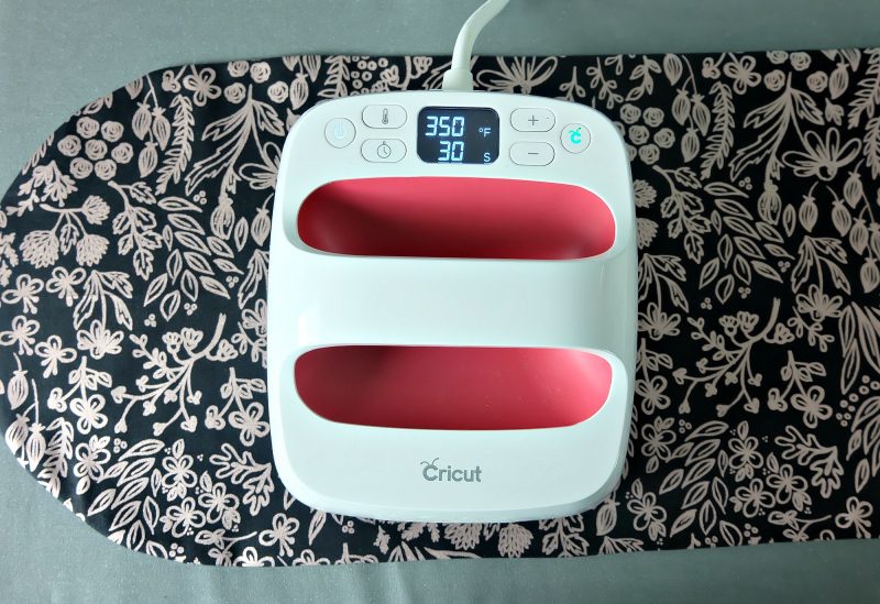 The Cricut EasyPress makes a great alternative to your traditional iron because of the even heat across the heating plate. #Sewing