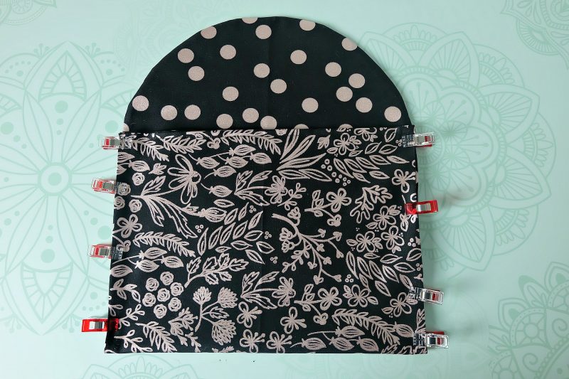 This 15 minutes sewing project is going to rock your socks off! Learn how to make a gorgeous DIY Makeup Bag (which would also make the cutest envelope purse). This is an easy Cricut Maker sewing project that is perfect for beginners. Hello Creative Family provides step by step photos and instructions. This would make a thoughtful handmade gift for girlfriends, Mother's Day or teacher appreciation. #Sponsored #CricutMaker #CricutProject #sewing #Cricut
