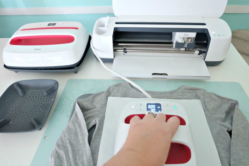 Love llamas? We're making you pinch proof with the CUTEST DIY St Patricks Day Shirt ever! Its a Lepre-llama and you can make it with your Cricut! Leprechauns have never looked cuter than with this llama twist! #Cricut #CricutMade #DIY #Llama #StPatricksDay #Sponsored 