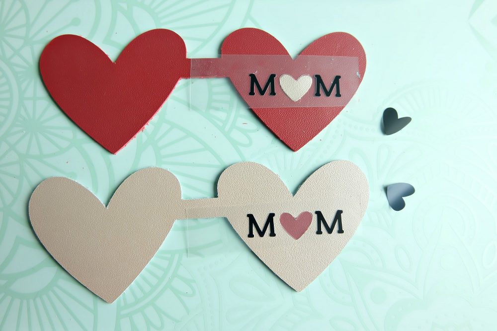 This quick and easy 10 minute Cricut project makes a great handmade gift for mom! Learn how to cut leather using your Cricut and make this DIY Leather Heart Mom Keychain! Includes a cut file as well as step by step photos including how to apply htv to leather! #MothersDay #CricutProject #handmadegift #Mom #Cricut