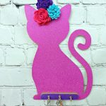 Learn how to make an adorable DIY Caticorn Necklace Holder using your Cricut Maker! This fun project makes a fun and easy handmade gift idea! Learn to cut chipboard, felt and vinyl with your Cricut Maker! #Sponsored #CricutMade #CricutCreated #HandmadeGift #CaticornCrafts