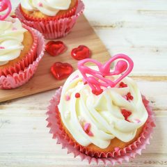 Easy Valentines Day Cupcakes with Edible Heart Topper