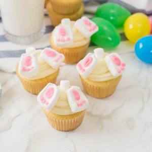 Learn how to make Easter Bunny Butt Cupcakes with this easy holiday recipe! Perfect for Easter day, classroom treats or Easter parties! The cutest Easter treat ever! Get your kids involved baking and decorating these adorable Easter cupcakes. #Cupcakes #Baking #Easter #Recipe