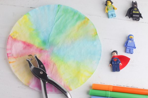Looking for a DIY Lego Craft Idea? These DIY Lego Superhero Parachutes are fun and easy to make with supplies you probably already have at home! Make for Lego Star Wars characters, Lego Minecraft Characters, Superhero Lego Characters and more! Great lego crafts for birthday parties! #Lego #Crafts #LegoBirthday #LegoCrafts #LegoIdeas #CraftProjects #KidsCrafts