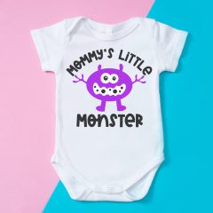 Looking for a handmade baby shower gift idea? This free Mommy's Little Monster SVG File is perfect for making DIY baby onesies using&nbsp;your Cricut or Silhouette! Also find a Little Monster mix and match bundle with 5 different monsters and different family member names including nana, papa and daddy.&nbsp;&nbsp;#babyshower #BabyGift #PregnancySVG #BabyGiftSVG #BabySVG #Cricut #Silhouette #CricutMade #CricutCreated #LittleMonster #monster