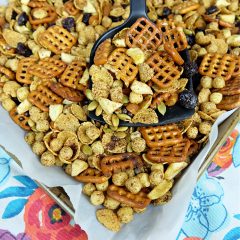 This delicious pumpkin spice fall snack mix recipe is the perfect snack for kids (and adults) looking for a healthy snack. Vegan and nut free, this cereal trail mix recipe is school safe and is a perfect classroom halloween party snack idea! #snack #Recipe #SnackIdea #trailmix #snackmix #cerealmix #cerealrecipe #halloween #fall #autumn #pumpkinspice #homemade #kidfriendly #kidscooking #kidsbaking #snackmix