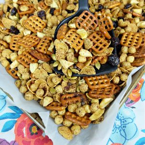This delicious pumpkin spice fall snack mix recipe is the perfect snack for kids (and adults) looking for a healthy snack. Vegan and nut free, this cereal trail mix recipe is school safe and is a perfect classroom halloween party snack idea! #snack #Recipe #SnackIdea #trailmix #snackmix #cerealmix #cerealrecipe #halloween #fall #autumn #pumpkinspice #homemade #kidfriendly #kidscooking #kidsbaking #snackmix