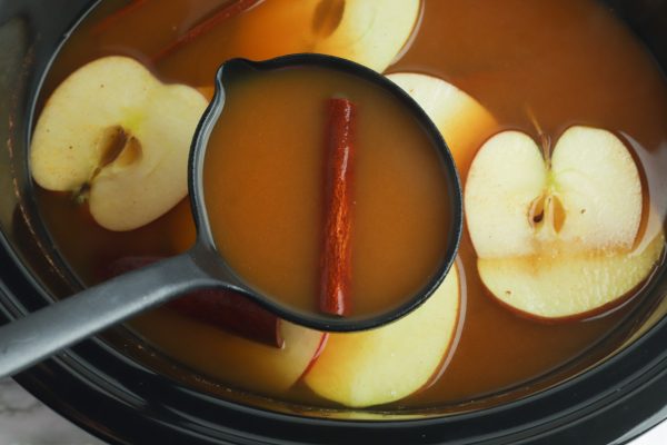 Step by step instructions for making easy pumpkin spice apple cider recipe. Make in your crockpot or instant pot.