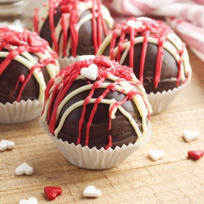 Looking for a unique handmade wedding favor idea? This heart hot chocolate bomb recipe makes a beautiful one of a kind gift that the recipient will love! Also wonderful for anniversary gifts and Valentine gifts for chocolate lovers!