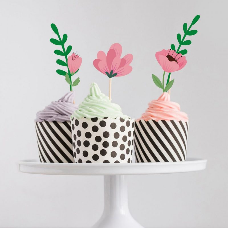 Cupcakes with pretty floral cupcake toppers