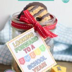 Make a sweet handmade teacher gift to show how much you care with this quick and easy craft! Pack a jar with your teachers favorite treats, and use our free teacher gift tag printable to decorate it with. Gift tag comes in two fun sayings-- 1 that's perfect for a beginning of the school year gift, and the other that's perfect for an end of the school year teacher gift, teacher appreciation, Christmas or anytime your teacher needs a pick me up! Cut by hand or with a Cricut!