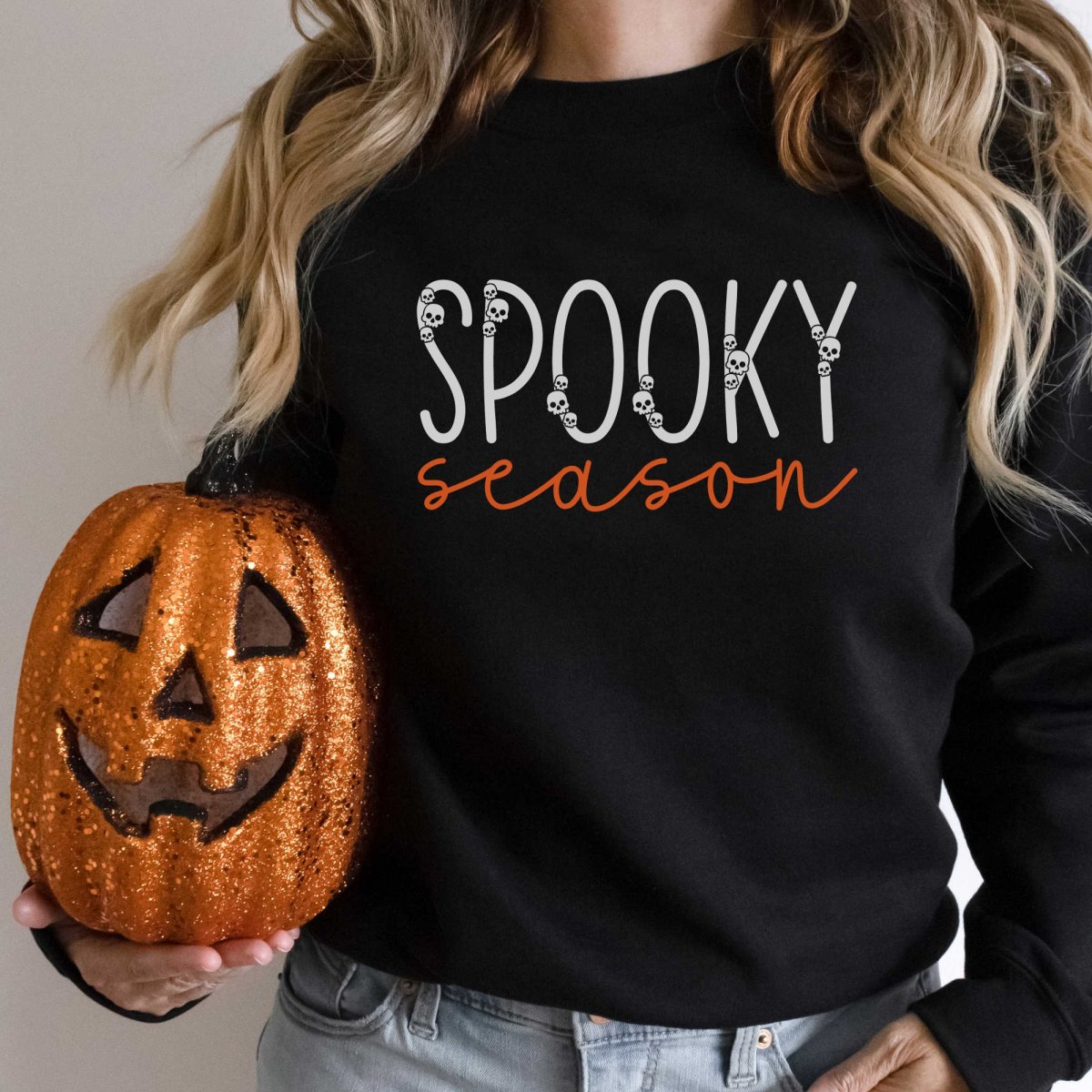 Get ready for spooky season with this minimalist free Halloween SVG file! Make tons of Halloween projects including minimalist sweatshirts with your Cricut or Silhouette machine! Use this cute cut file with spooky skulls for t-shirts, wood signs, paper crafting, planner stickers, Halloween decorations, and so much more! 