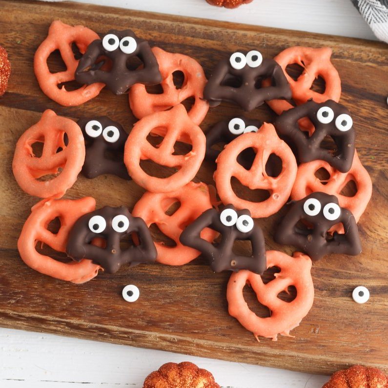 No baking required for this quick and easy Halloween snack idea! These spooky chocolate covered Halloween pretzels are perfect for a Halloween party, a neighbor Halloween treat bag, or a Halloween snack for kids to take to school! Your kids will love making them! You'll love watching them eat them as you carve Halloween pumpkins and other fun Halloween activities!