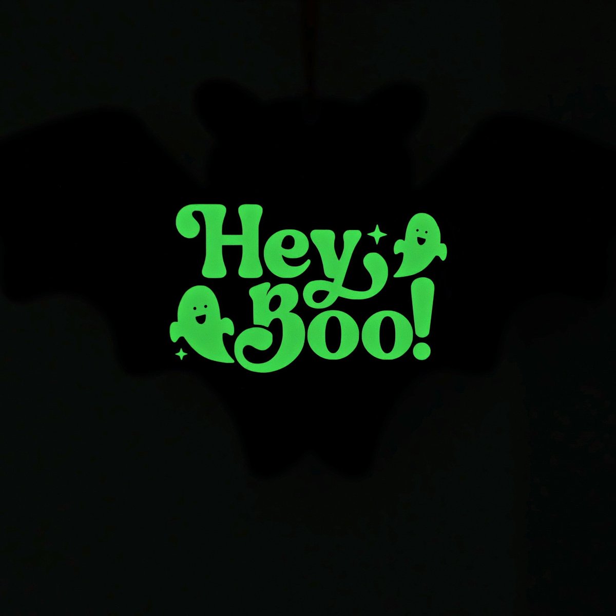 Create fun Halloween craft projects using Cricut Glow In The Dark Vinyl and Iron-On! We'll be using the Glow In The Dark Vinyl to make an adorable bat sign for the front door. Then I'll show you how to make a glow in the dark trick or treat bag using Cricut Glow In The Dark HTV. Includes Cricut Cut Files for these projects.
