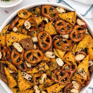 Furikake chex mix is a sweet-salty chex mix much loved by Hawaiians. It's super easy to make, and is the perfect addition to your Christmas parties!