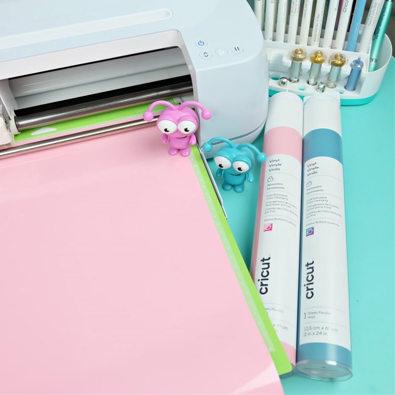 Follow the prompts on your screen to connect you machine, select your cutting material and cut each color of vinyl.