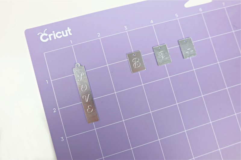 Peel away the painter&rsquo;s tape on your mat and remove the charms.